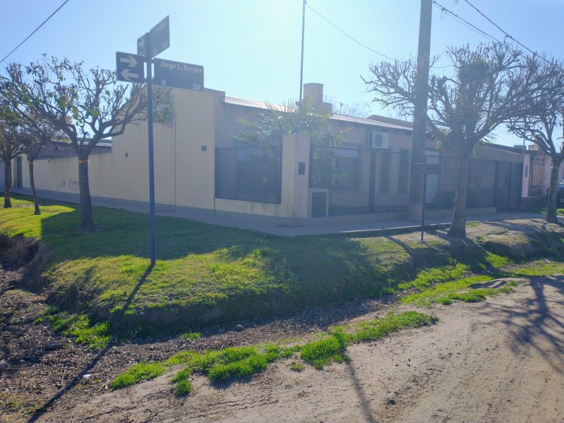 EN VENTA | CASA EN CALLE BORGES Y AV SAAVEDRA