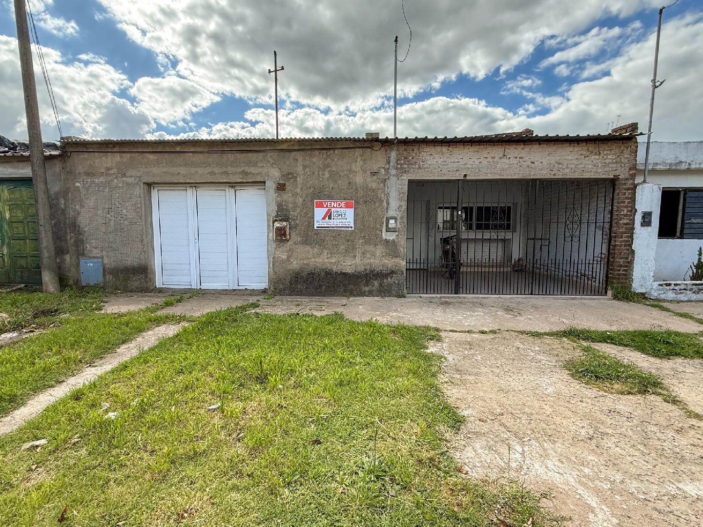 Casa cómoda con galería y garaje en zona residencial