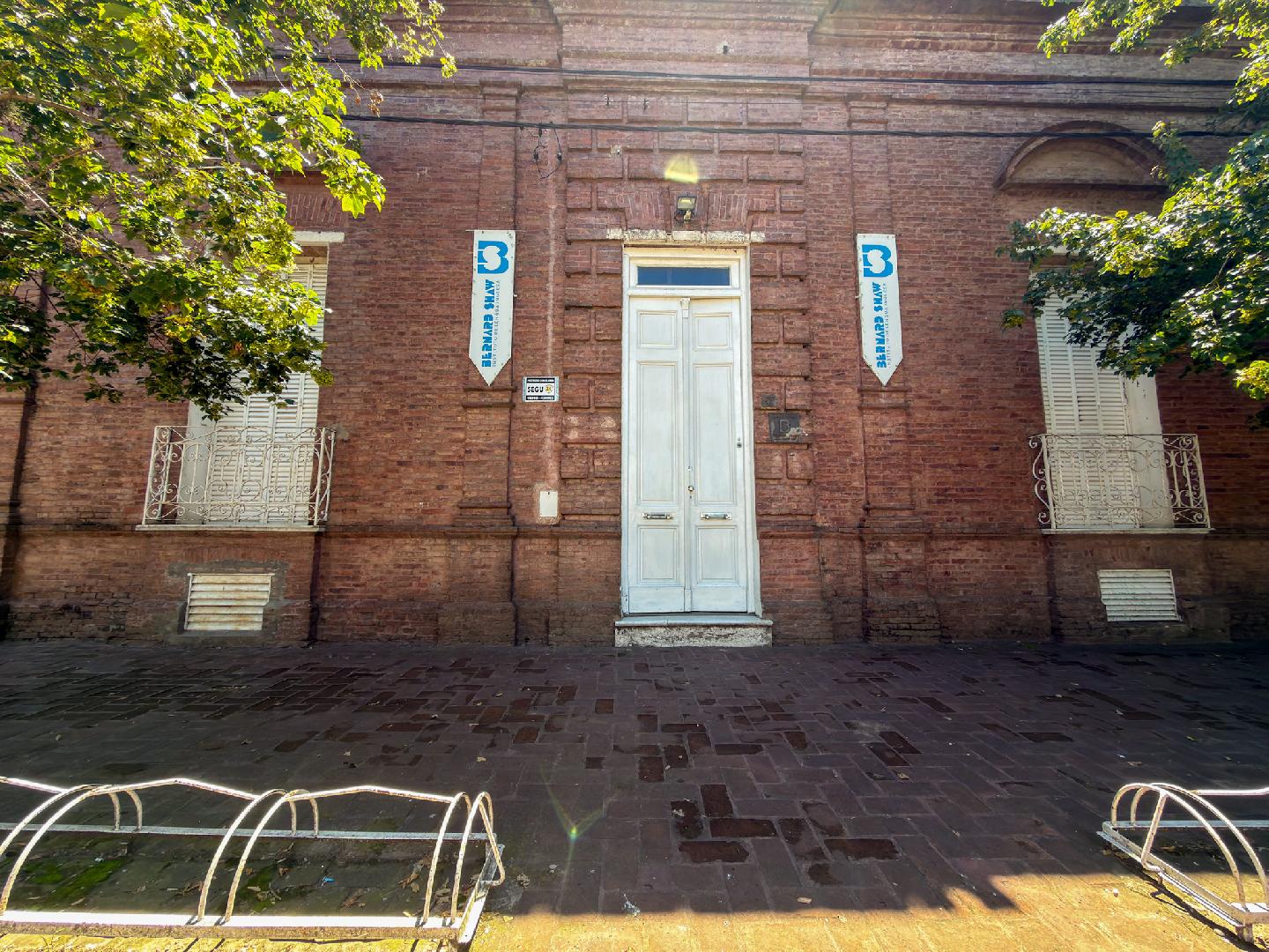 Casona centrica con gran presencia arquitectónica