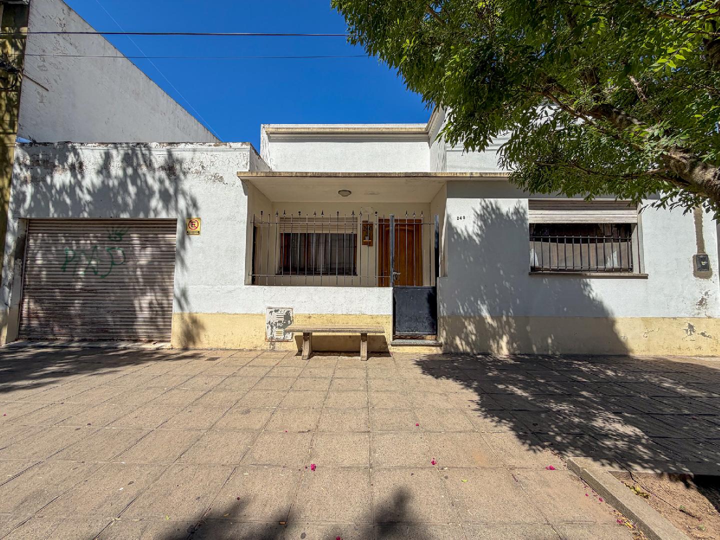 Casa cómoda con escritorio y garaje