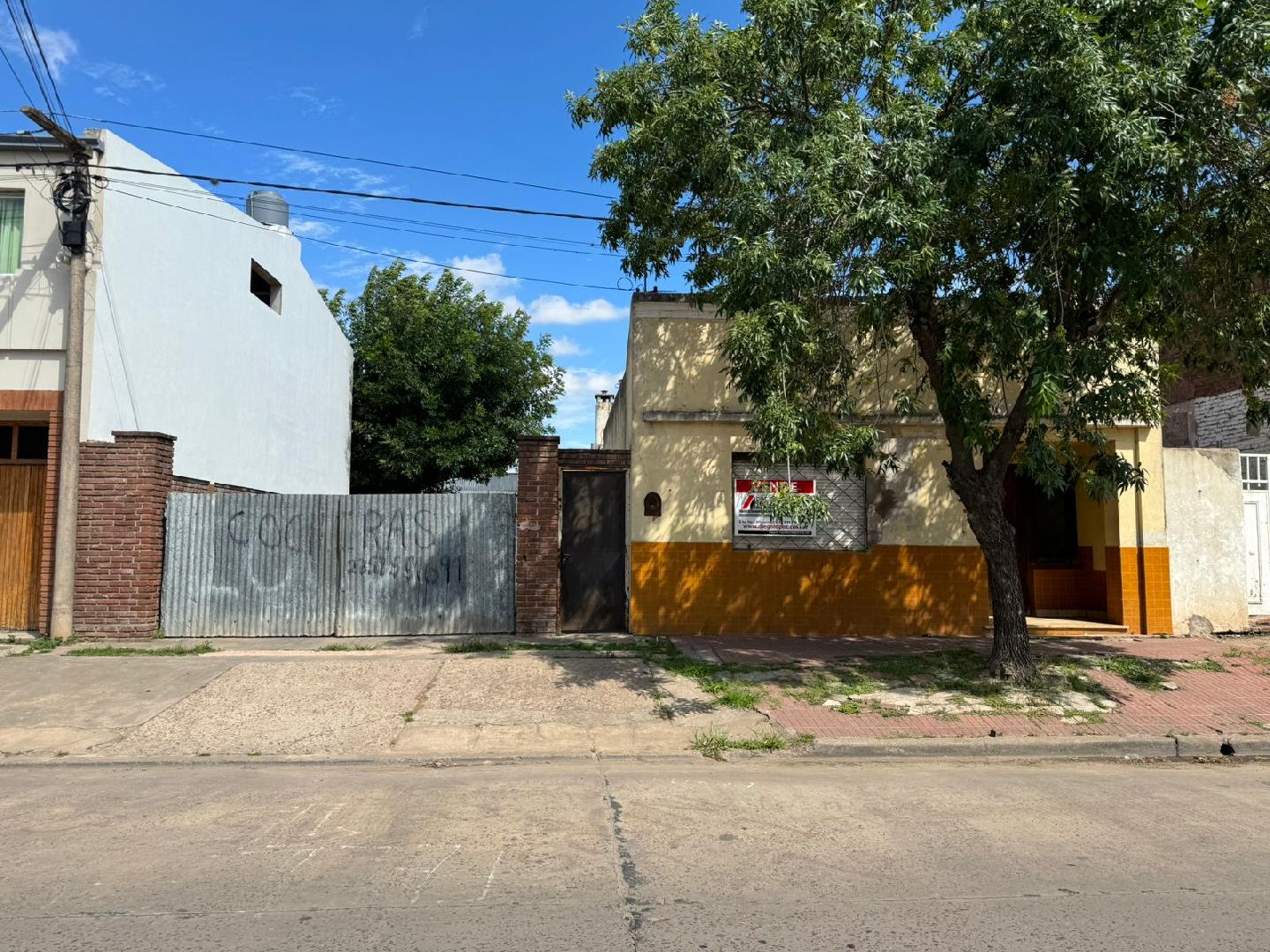 EN VENTA/ CASA CON GALPÓN