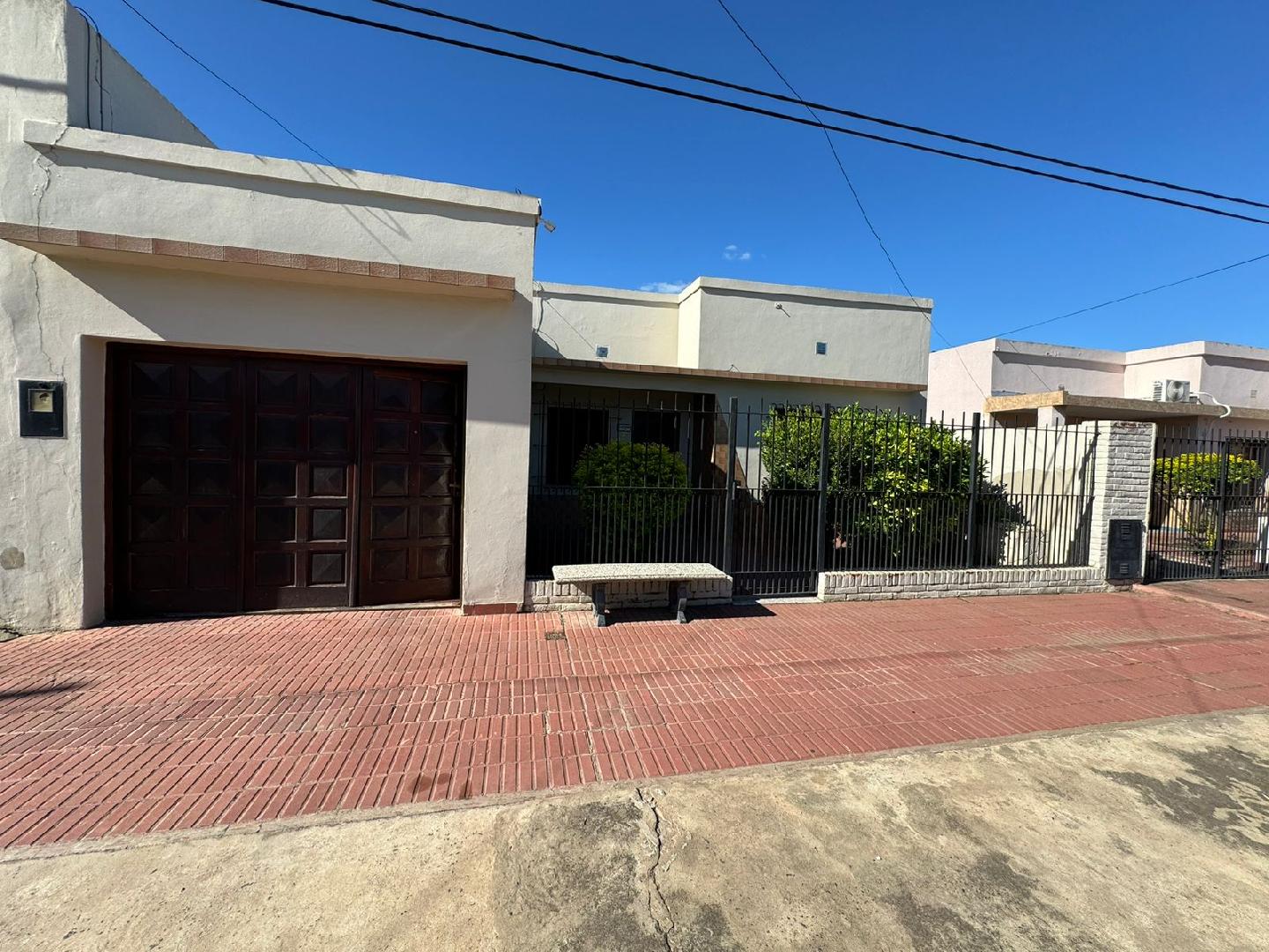 EN VENTA/ CASA CON GALPÓN